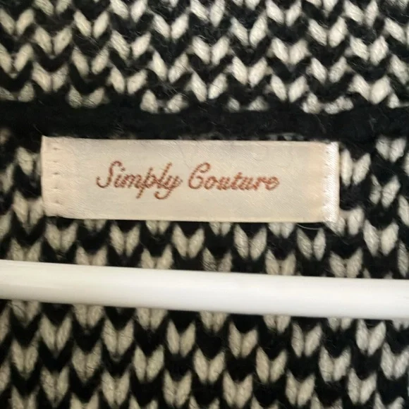 Black & white statement Sweater coat - Picture 2 of 13